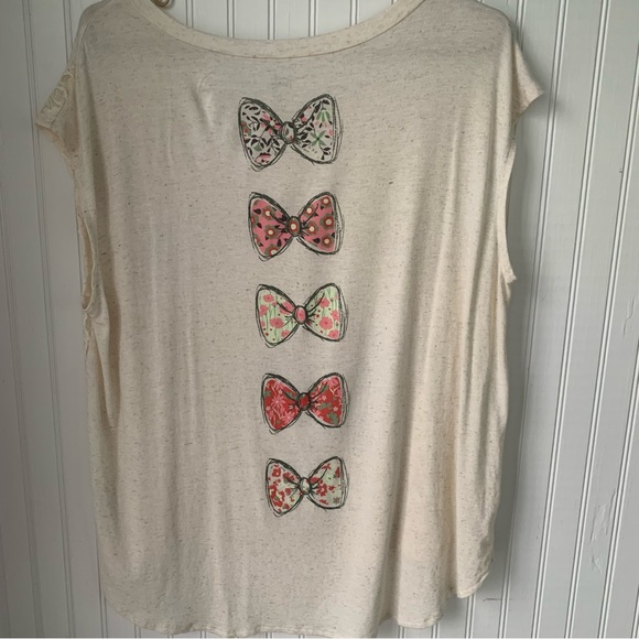 Disney Boutique Minnie Mouse Cream Tee with a Row of of Floral Bows down back - Picture 5 of 9